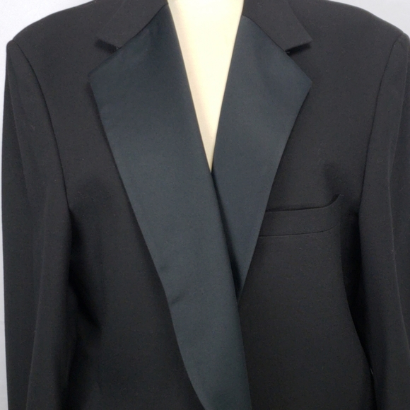 Tuxedo - Picture 2 of 10